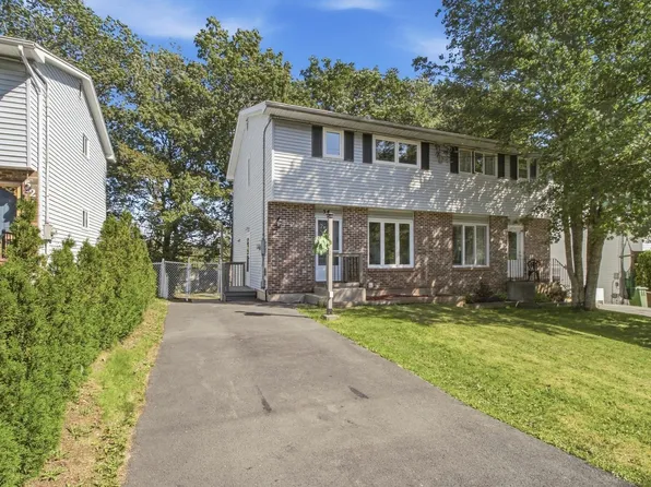 54 Wynn Castle Dr, Lower Sackville, NS B4E 2H6