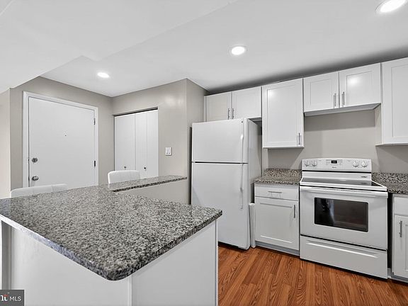 5th image of 358 Saybrook Ln