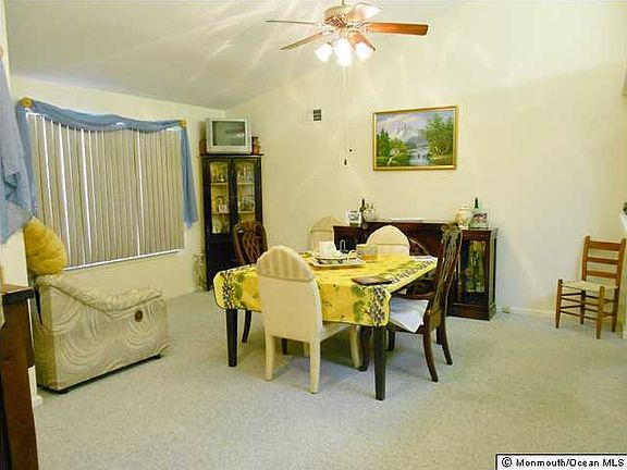 4th image of 1132 Thornbury Lane #B
