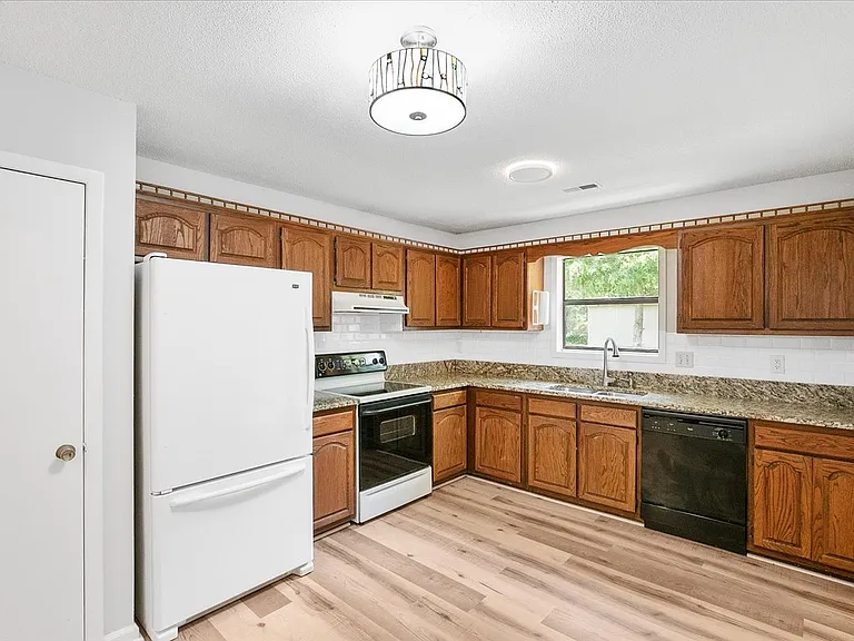 1607 Burnley Dr — Photo 22