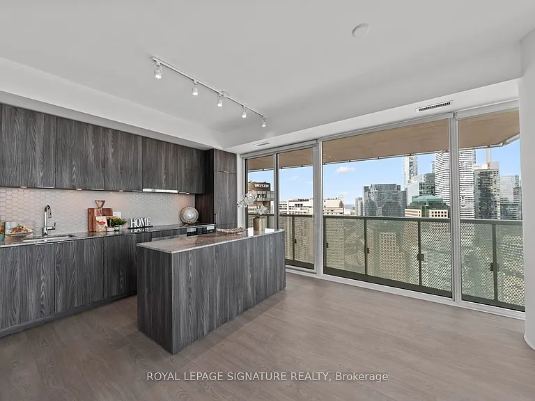 15 Queens Quay E #3305 — Photo 33