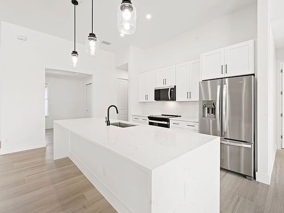 4th image of 1523 NW 34th Ave