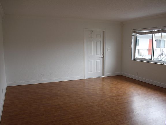 4th image of 639 NE 10th Ave #20