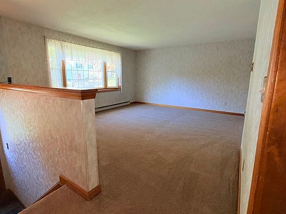 2nd image of 2 Cricklewood Dr