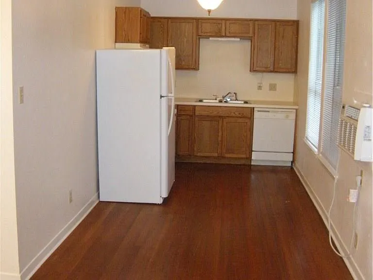 1607 Palma Plz #B — Photo 11
