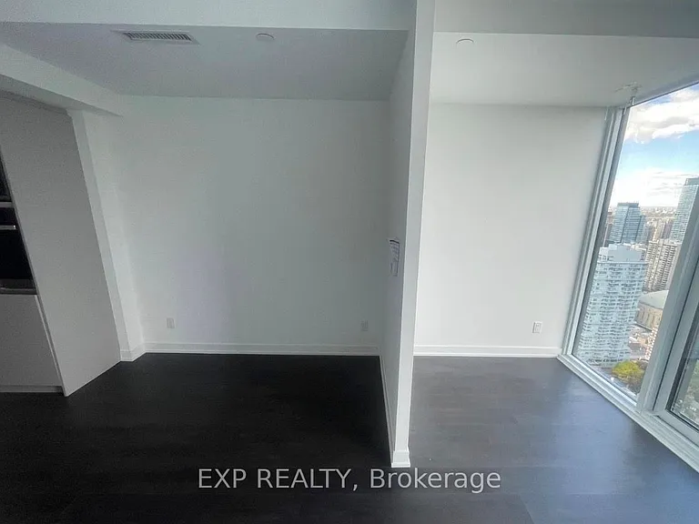 319 Jarvis St #LPH09 — Photo 6