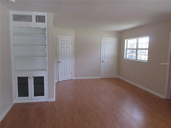 2nd image of 927 Drexel Ave NE
