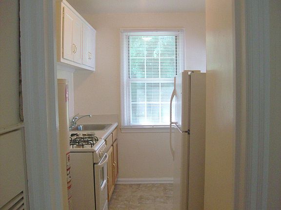5th image of 4723 County St