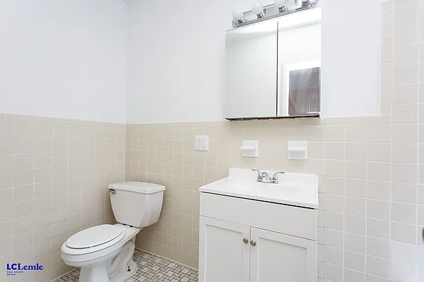 Rented by LC Lemle Real Estate Group | media 14