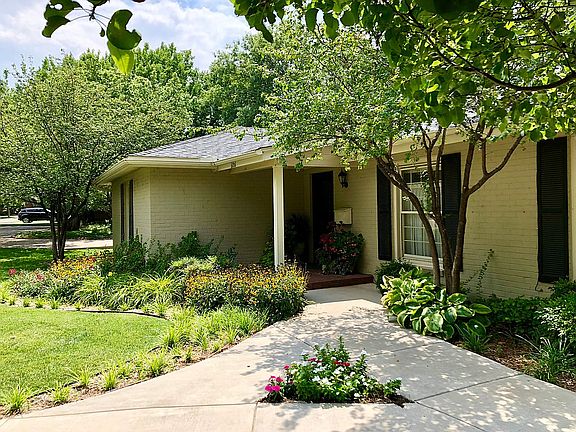 3rd image of 3206 Hawthorne Dr