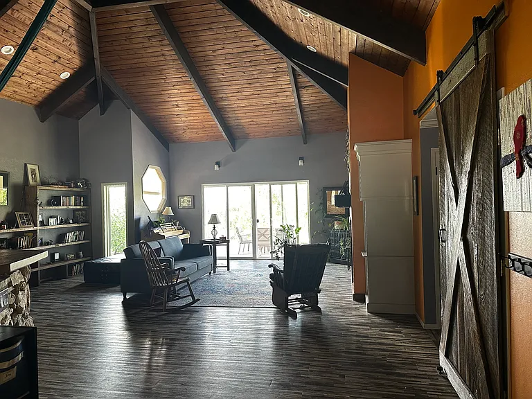 2750 Terrace Dr — Photo 6
