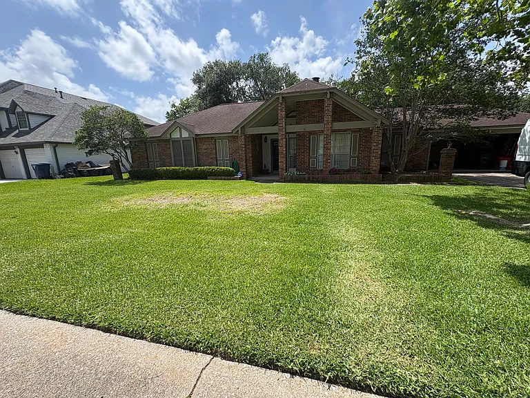 806 Buckingham Dr — Photo 2