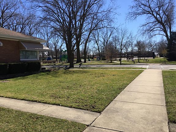 3rd image of 9407 Le Claire Ave