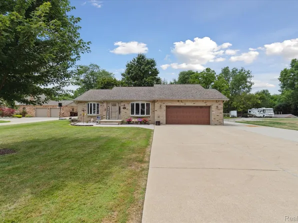 5350 Lathrop St, Trenton, MI 48183