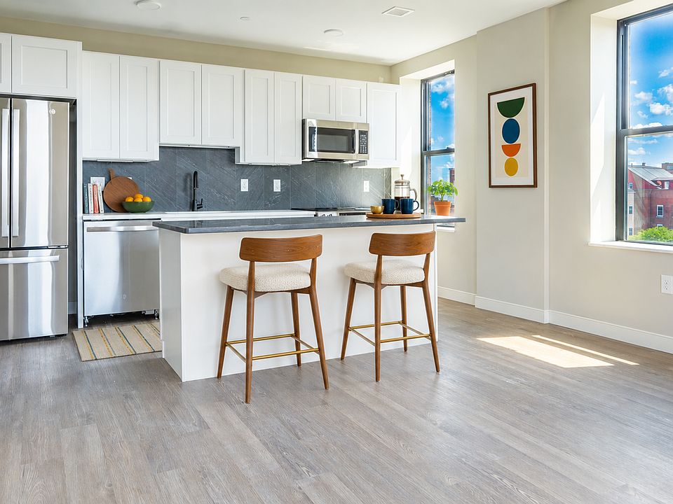 1st image of 967 Elm St #401