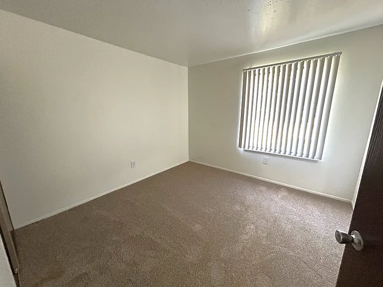 Windsor Place Apartments — Photo 51