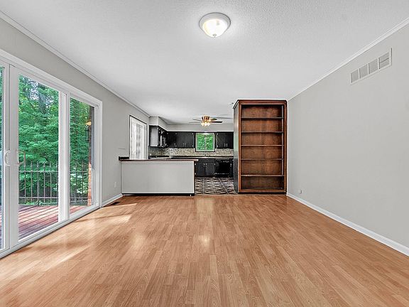 5th image of 4526 Lakemont Dr
