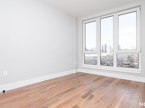5th image of 31-61 Vernon Blvd #2J