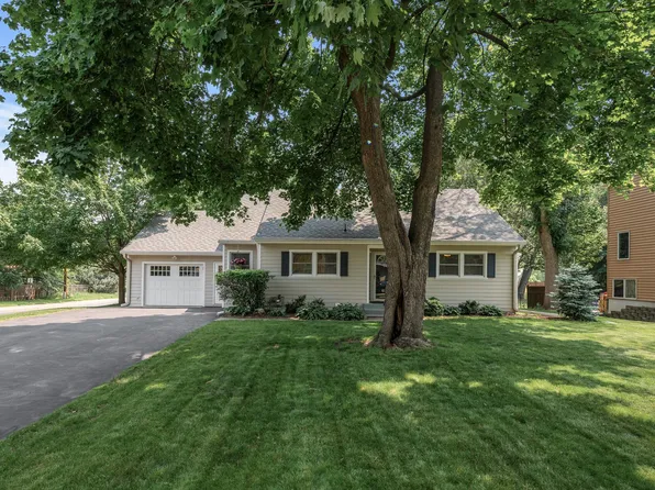 611 Sumter Ave S, Golden Valley, MN 55426