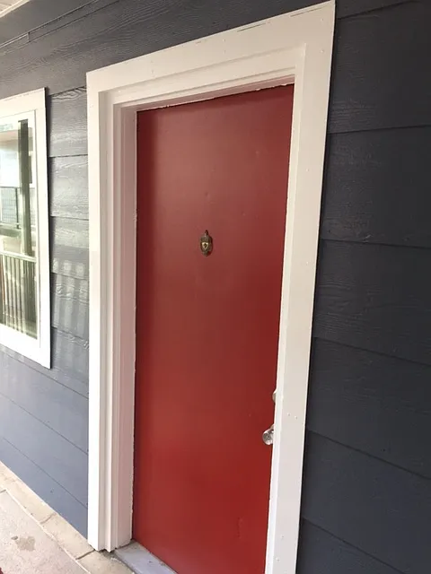 Spacious 2 Bdrm, Large Balcony, Westside, Park, First Month Free Rent Summer Promo — Photo 2