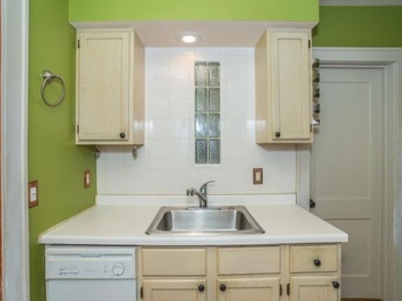 5th image of 4043 Thomas Ave N