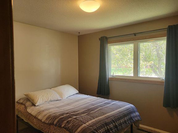 2nd image of 425 Spruce Ave S