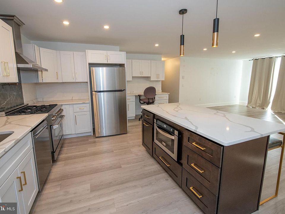 1st image of 100 West Ave #206