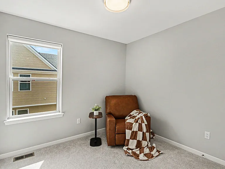 750 Huntley Ln — Photo 4