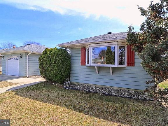 2nd image of 32 Saint Kitts Dr