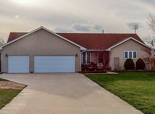 913 Brook Meadow Dr, Compton, IL 61318