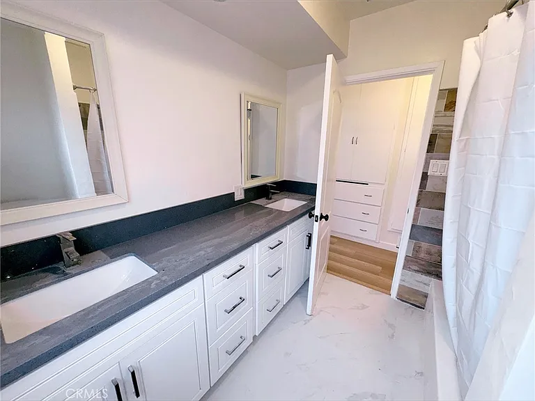 836 E Whitcomb Ave — Photo 16
