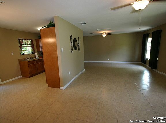 4th image of 4050 Tropical Dr