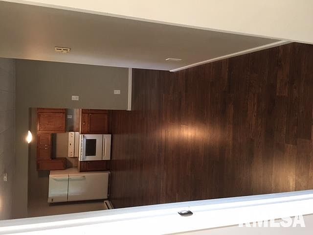 2nd image of 208 Cherry St