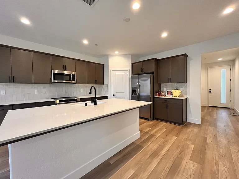 2827 E Colina Dr — Photo 8