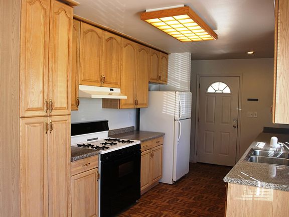 Kitchen with 5 burner gas range