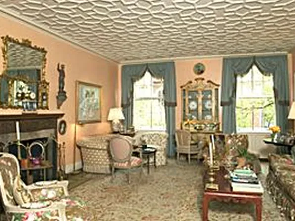 580 Park Avenue image 1 of 4