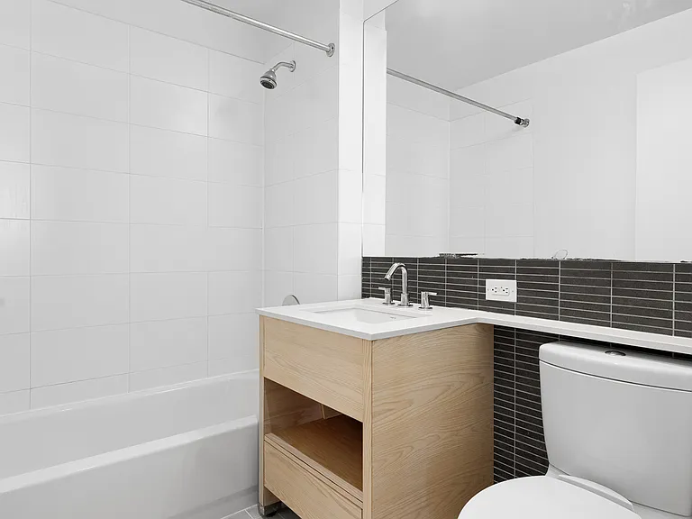 80 Dekalb Ave #22D — Photo 8