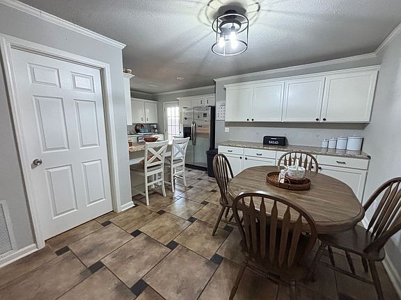 4th image of 2511 Palmetto Dr