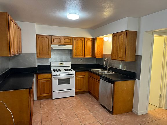 5th image of 2337 50th Ave