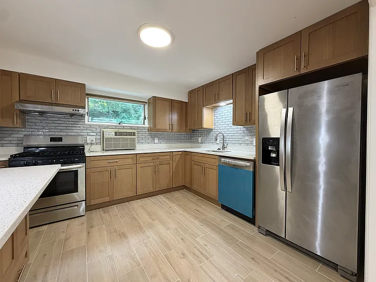 487 Lowell Ave #2 — Photo 2