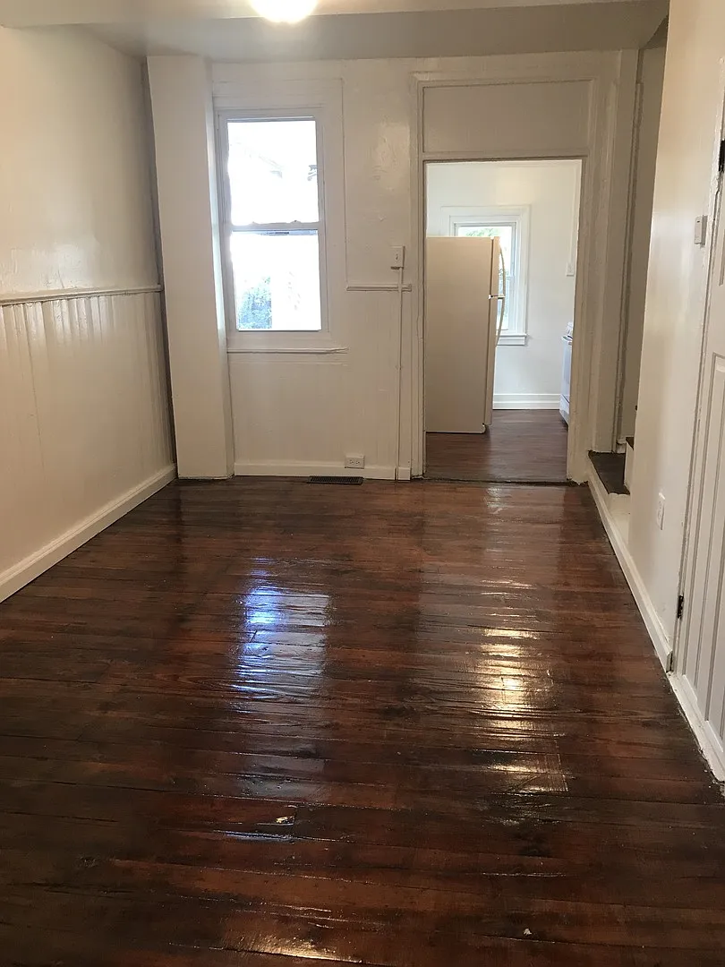 2 Bedroom House, Yard, Off-Street Parking-York City SD — Photo 3