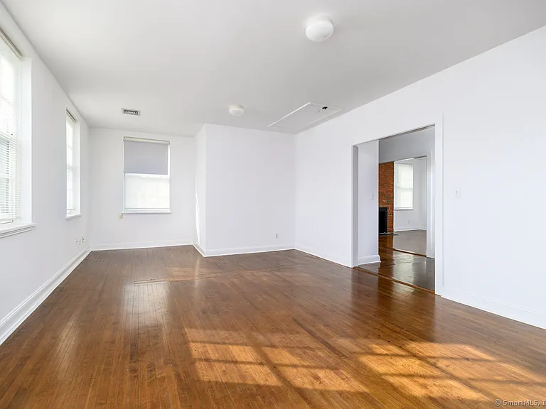 104 East Ave #2 — Photo 4