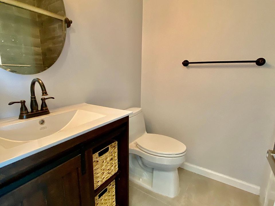 1st image of 454 Halstead Ave #4