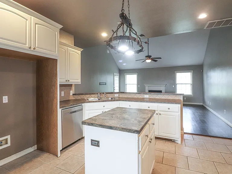 15022 S Justin Ave — Photo 11
