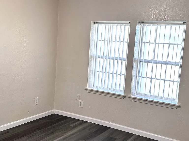 3910 Herring Dr — Photo 5