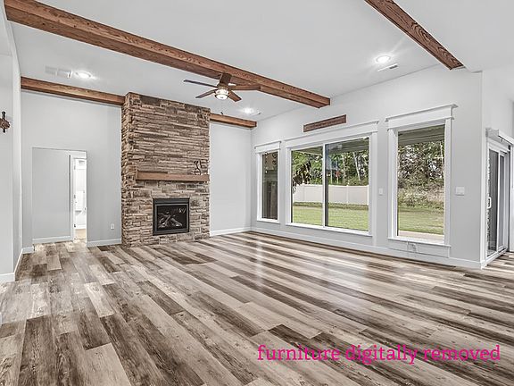 4th image of 15180 Everglades Dr