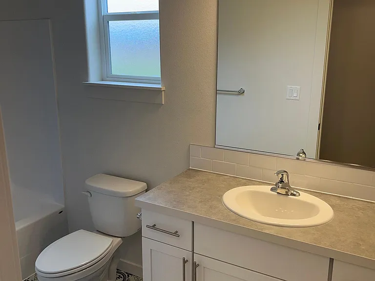 3921 Lynn St — Photo 8