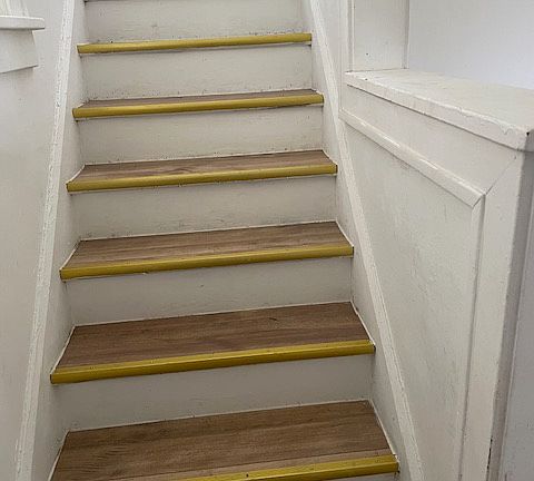 2nd image of 1050 W 19th St #1