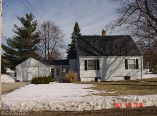107 E Bitely St, Lawton, MI 49065