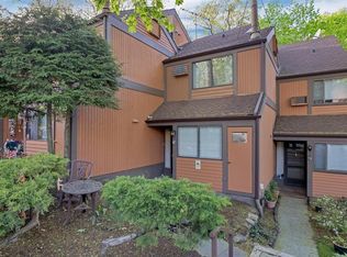 74 Round Hill Rd, Dobbs Ferry, NY 10522